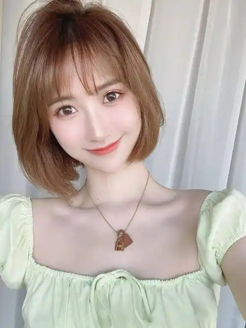 2021流行"网红性感锁骨短发"_发型