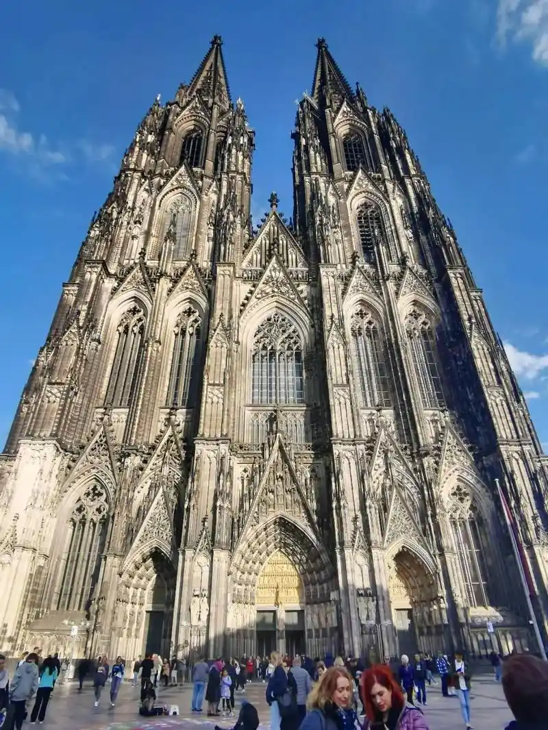 女儿发来德国科隆大教堂照片,很高兴与大家分享世界美景与文化: - 抖