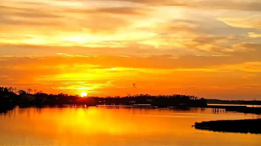 在河壁纸上的日落,高清图片,壁纸,自然风景-桌面城市