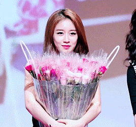 美女气质漂亮花束gif动图_动态图_表情包下载_soogif