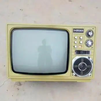 黑白电视机 老式电视大量现货可播放怀旧装饰摆件 17英寸精品黄色摆件