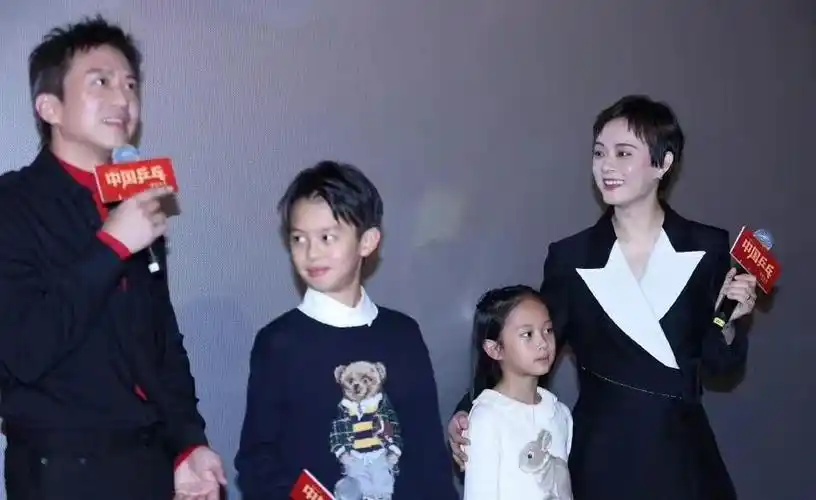 邓超的儿子和女儿的照片