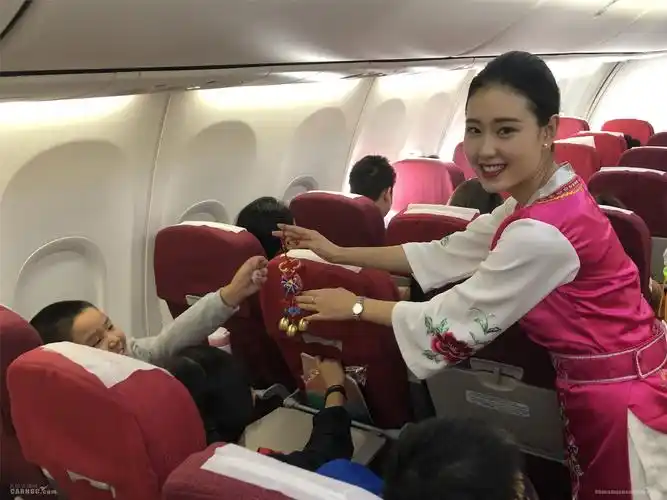 图片 祥鹏航空主题航班与乘客共度"火把节"_民航新闻_民航资源网