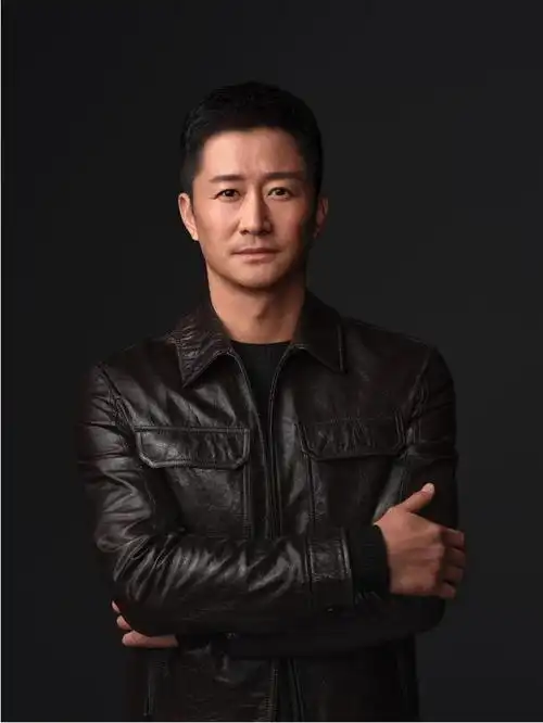 吴京说,每个人的人生都有着不被看好的经历,不管现在多风光,都不应该