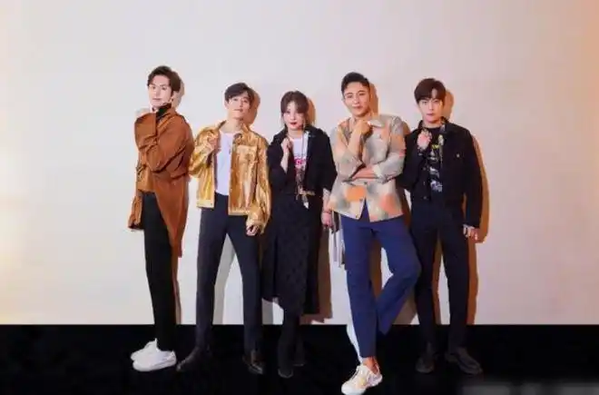 赵薇公司四大帅哥张哲瀚王森刘哲尔吴宇恒组成男版欢乐颂