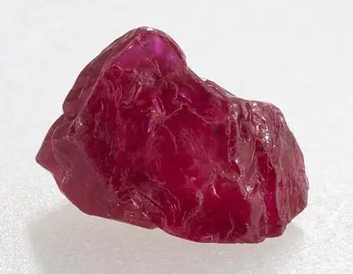 红宝石原石图片及表面特点-红宝石/红宝石原石知识