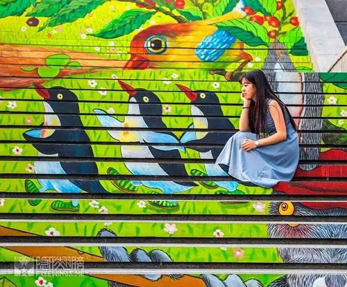楼梯彩绘这座奇幻花园竟美成这样人们纷纷去打卡