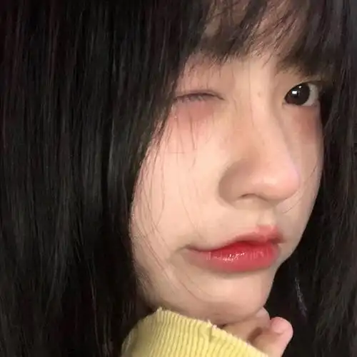 2020俏皮女生微信头像