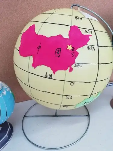 变废为宝,保护地球——七年级手工地球仪作品展