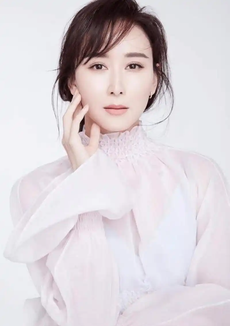 胡静,活泼高雅的气质与卓越演技并存,影视界翘楚.