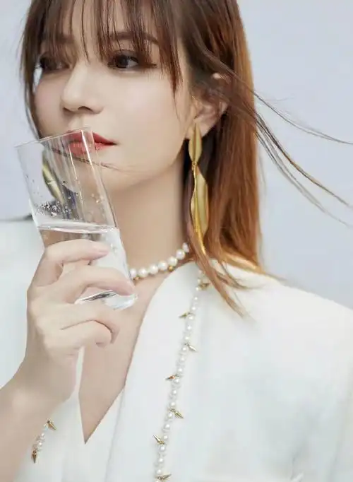 中国大陆安徽芜湖影视女演赵薇哥特造型优雅写真图片图片