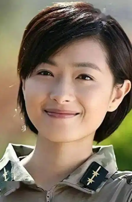 "不婚族"万茜:我这辈子做过最正确的决定,就是嫁给摄影师老公_表演