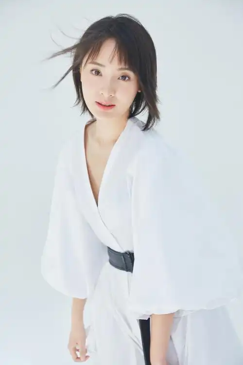 p>孙铱,原名孙兰秀梅,1993年7月20日出生于四川省成都市,中国内地女