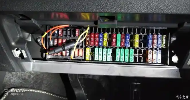 发个polo16款保险盒内保险丝的定义图