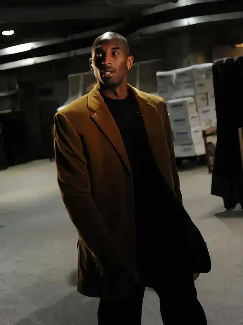 球场上的西装暴徒科比