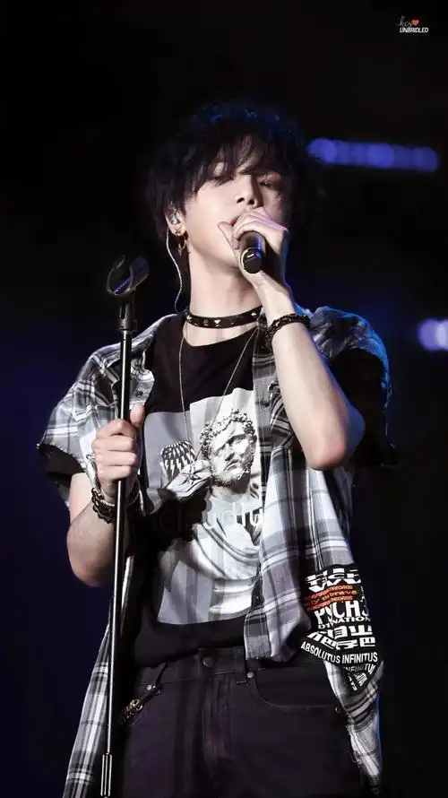 华晨宇上海音乐节壁纸送上感受一波飒飒的帅气颜值