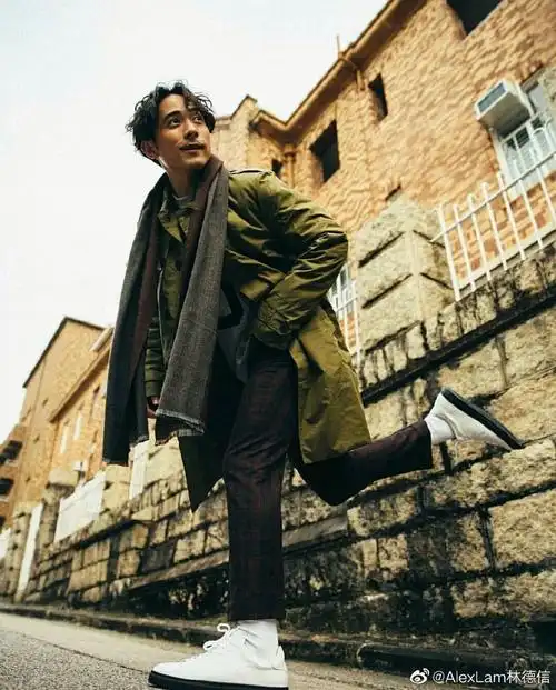 林德信是叶倩文生的吗他坐叶倩文腿上照片来了