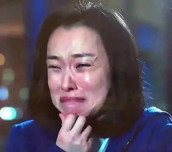 爱尔兰传奇光头女神精神崩溃半癫狂 超绝望视频脸书疯传.