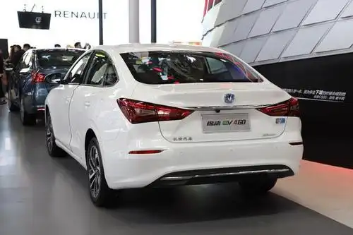 长安全新逸动ev正式亮相 续航460公里