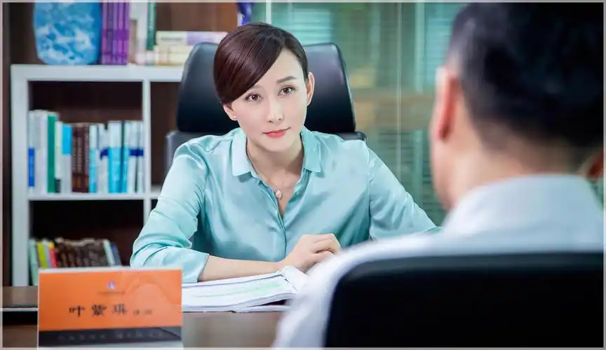 胡静同档霸屏两部戏用演技说话_电视剧_爱特豆