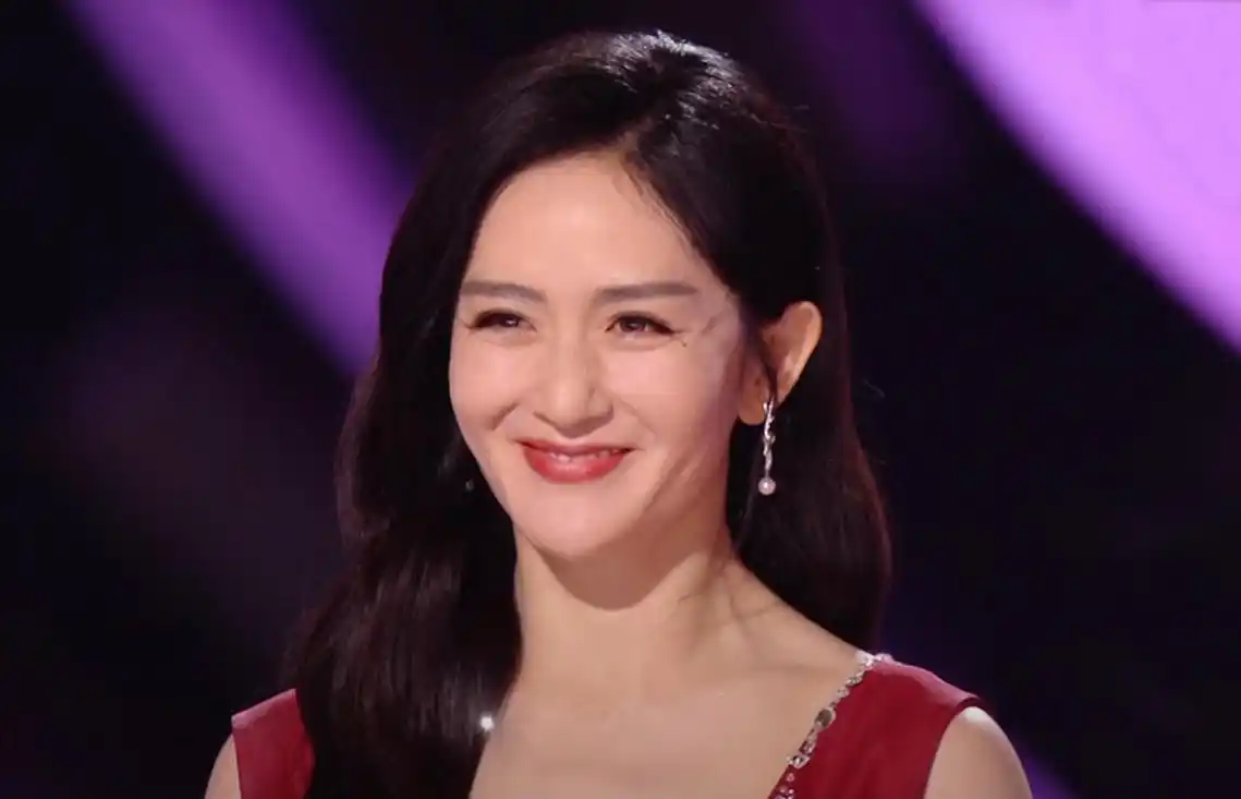 双11晚会芒果台主持人抢眼,何炅汪涵宝刀未老,谢娜回归引争议