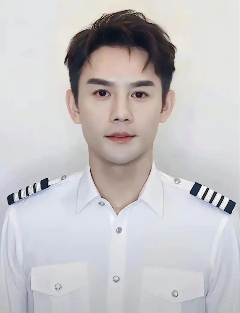 今日你换壁纸了吗 凯哥的颜值绝对的绝绝子.#王凯 #这谁 - 抖音