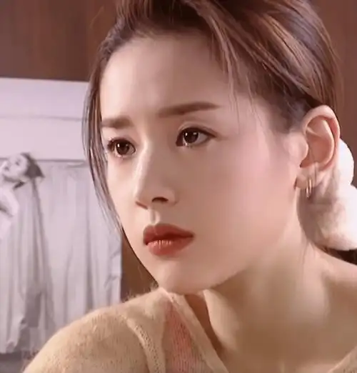 同样43岁,"骨感美"的董洁对比"肉感美"的宋佳,差距一目了然_秦岚_身材