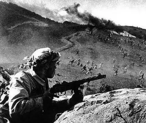 上草洞战斗:志愿军一个师抗命冒险进攻,美军主官带队集体投降