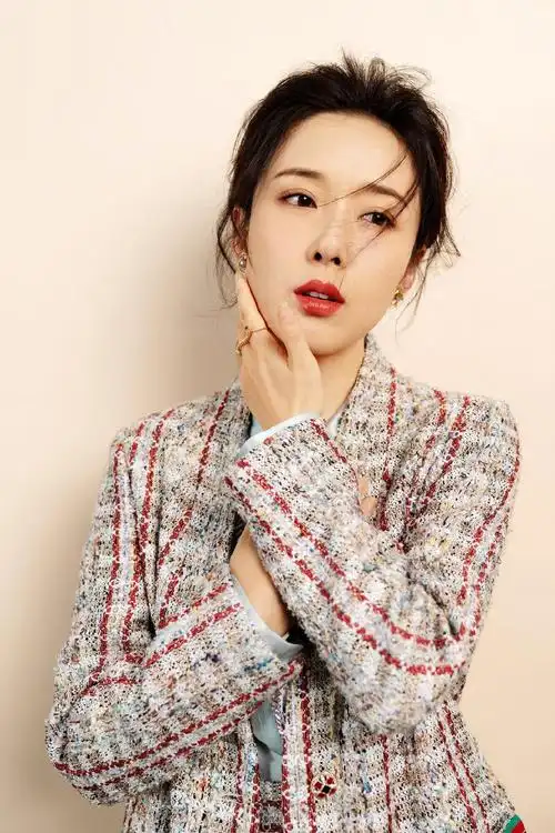 回顾演员颜丹晨我这辈子幸福的事情就是嫁给了小4岁的丈夫