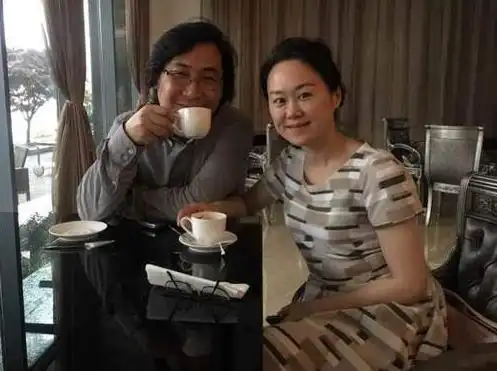 廖昌永的母亲搬到城里后,王嘉对婆婆照顾得很周到,老太太住了几个月