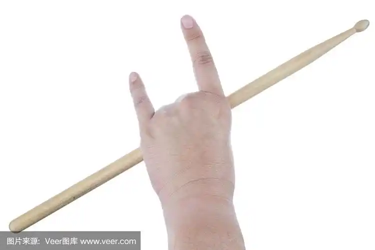 孤立男性左手握鼓棒