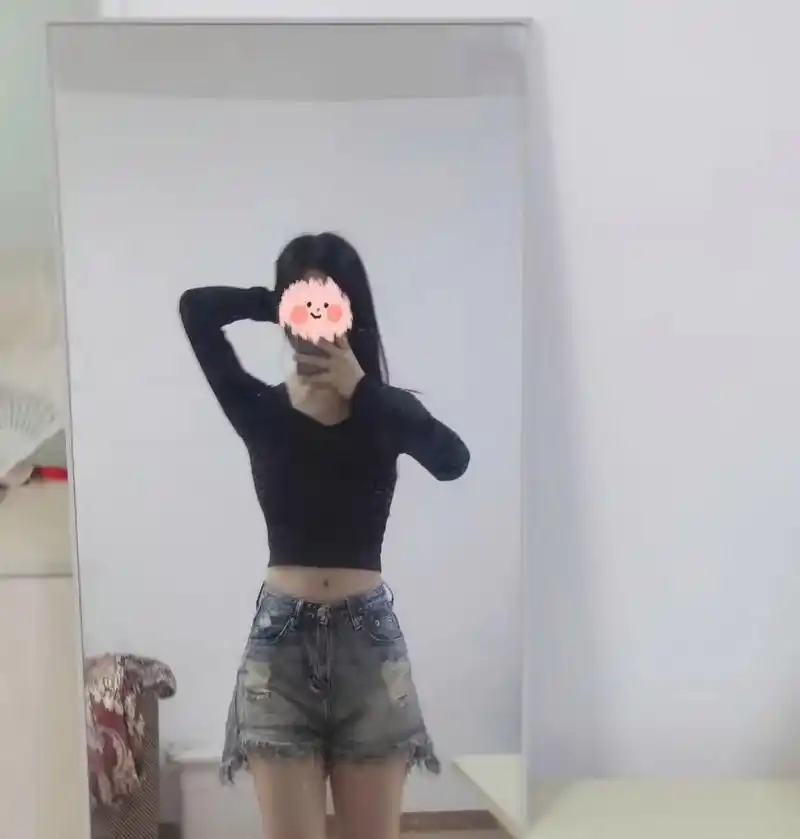 160cm100斤梨形身材全身照    身高160  早上体重51.