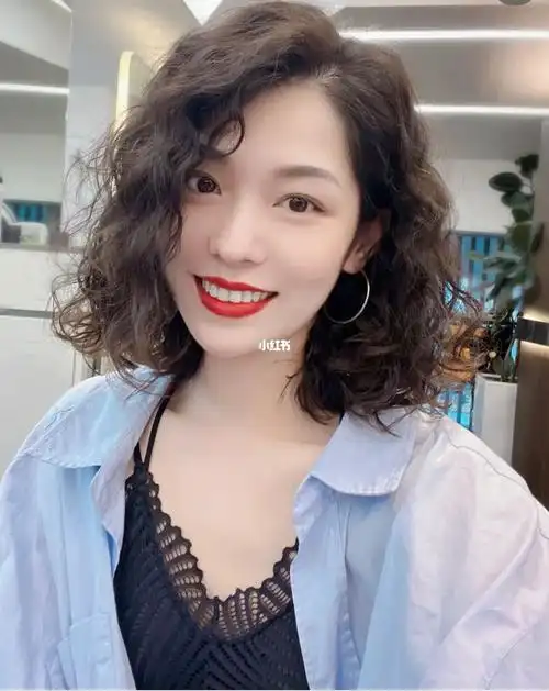 慵懒蓬松的波浪卷发太适合秋冬季节啦~~可甜美可温柔可森系可气质