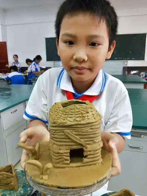 "童心遇泥塑,润物细无声"——海口市滨海第九小学西海岸校区陶艺班