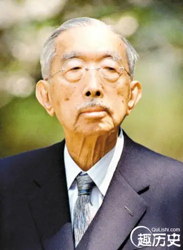 com 历史解密   日本昭和天皇(1901—1989)在二战结束后,曾8次参拜