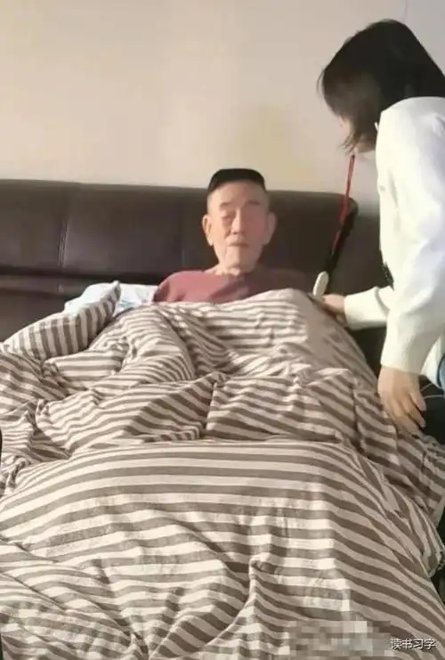 93岁相声名家杨少华直播间谈长寿秘诀千万别跟钱玩命