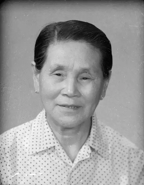 衬衫老太太半身老照片 - 老照片素材 - 老照片修复—41图片修复中心