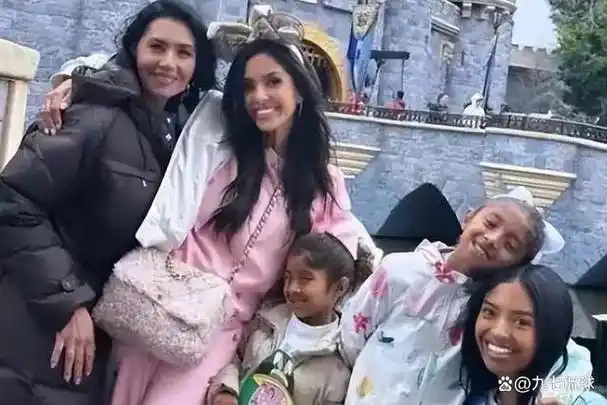 科比遗孀瓦妮莎晒近照,低调开启中国行,41岁身材火辣,依旧单身