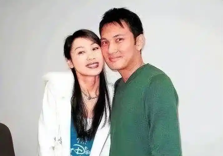 下嫁穷小子容忍不忠诚,勾引有妇之夫张智霖,郭可盈的爱情太荒唐