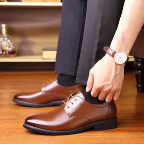 新正式黑色内正装西服皮鞋男职业大学生面试应聘穿配西装的鞋子