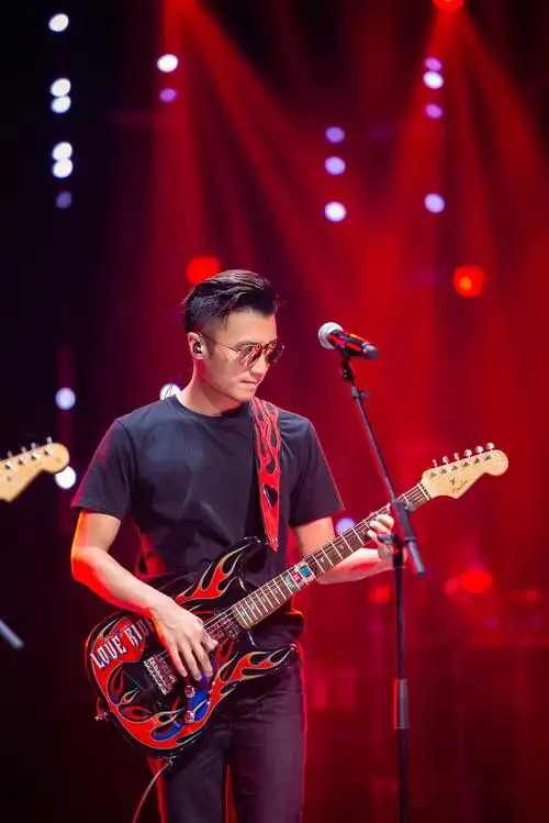 谢霆锋中国好声音编曲再助选手晋级中秋佳节首唱新歌空