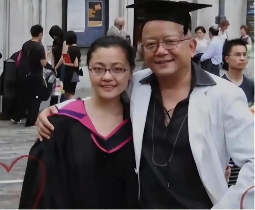 王刚和成方圆:离婚21年,一个儿孙双全,一个无儿无女