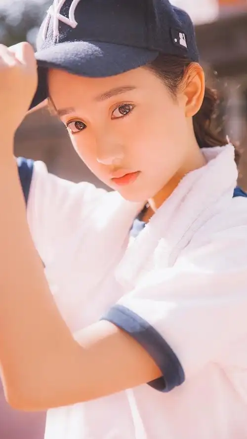 长相酷似周迅日本清纯女孩写真