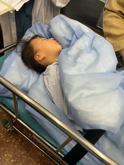 扁桃体腺样体手术   中