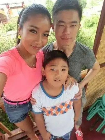 吉克隽逸被揭装穷造假 吉克隽逸家庭身世