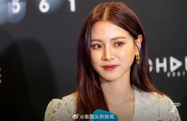 泰国头条新闻社讯 7月11日,据泰媒报道,泰国知名演员"小水"平采娜在