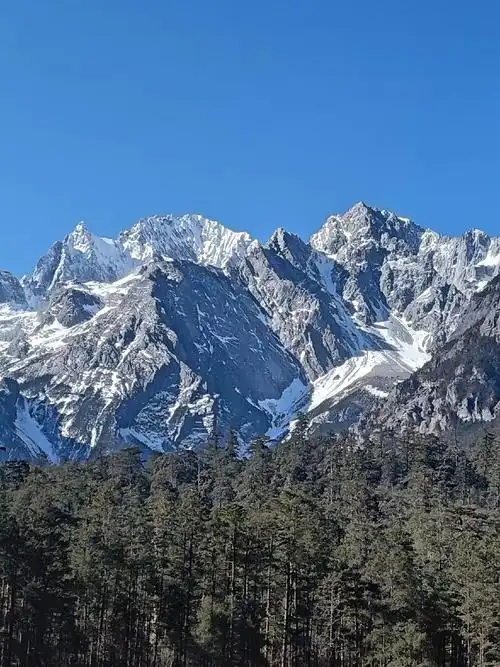 玉龙雪山太美了!#雪山美景 #带你看雪景 #寻找冰山上的来客 - 抖音