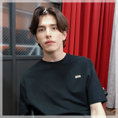 ▼目前在南韩务工eric warner是一名平面模特据网络上的资料来看▼但