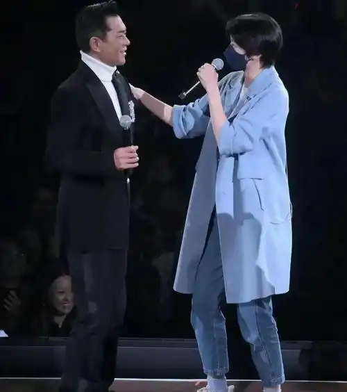 48岁梁咏琪生图很高176看上去完全没有水分保养的也很好