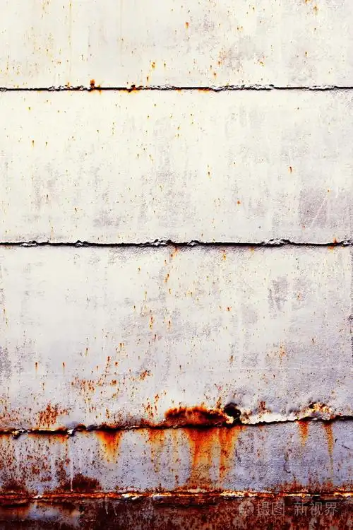 与旧的破旧漆生锈的金属